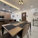 Apartament Spielberg - Garage, Outdoor Area, Close To Marsaskala