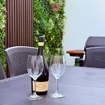 Apartament Spielberg - Garage, Outdoor Area, Close To *
