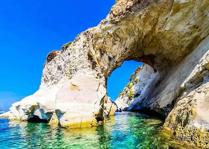 Family Home With Private Garage And Entertainment Area, Sleeps 6, 10-Minute Walk To The Beach Appartement Marsaskala