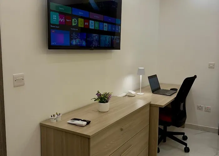 Family Home With Private Garage And Entertainment Area, Sleeps 6, 10-Minute Walk To The Beach Appartement