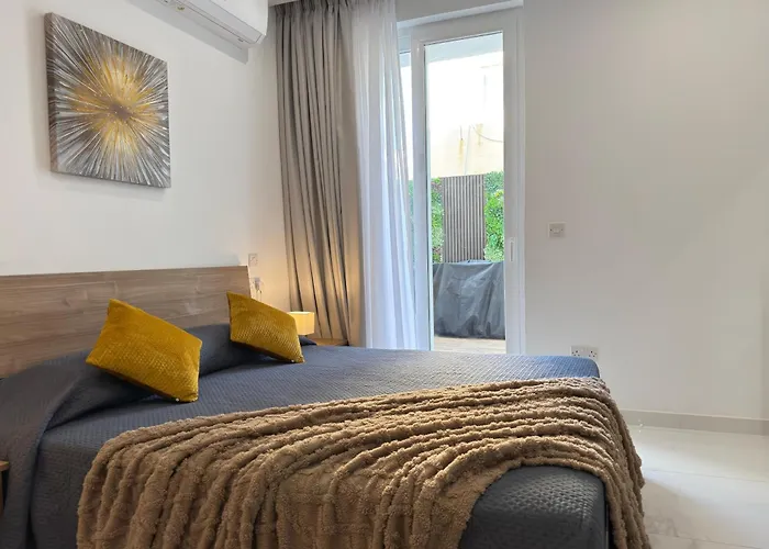 Family Home With Private Garage And Entertainment Area, Sleeps 6, 10-Minute Walk To The Beach Appartement *