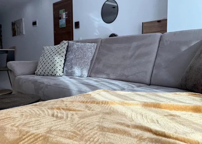 Family Home With Private Garage And Entertainment Area, Sleeps 6, 10-Minute Walk To The Beach Appartement *