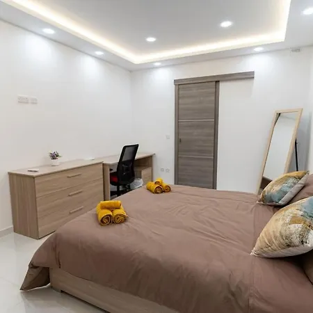 Luxury 3br In Marsascala With Balcony & Private Yard *