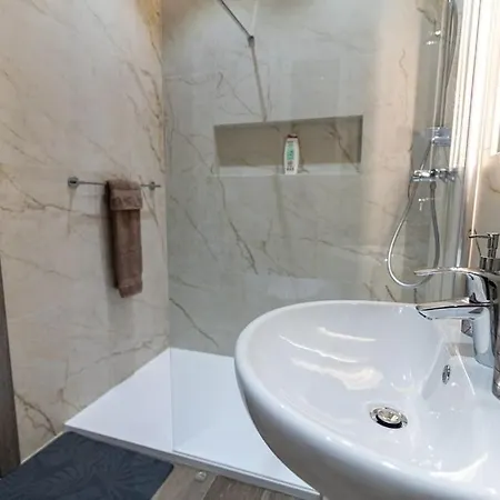 Apartment Luxury 3br In Marsascala With Balcony & Private Yard *