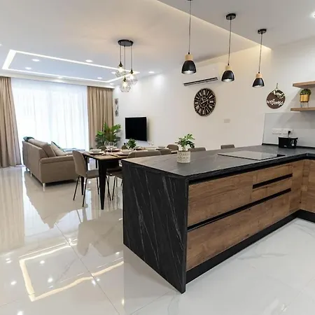 Apartment Luxury 3br In Marsascala With Balcony & Private Yard *