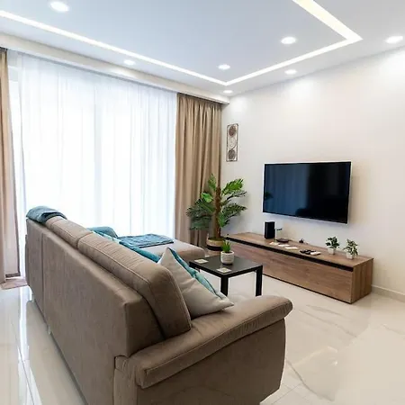 Apartment Luxury 3br In Marsascala With Balcony & Private Yard *