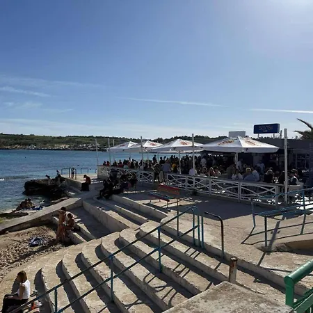 Lejlighed Comfortable With Garage And Outdoor Area, Sleeps 6, 10-minute Walk To The Marsaskala