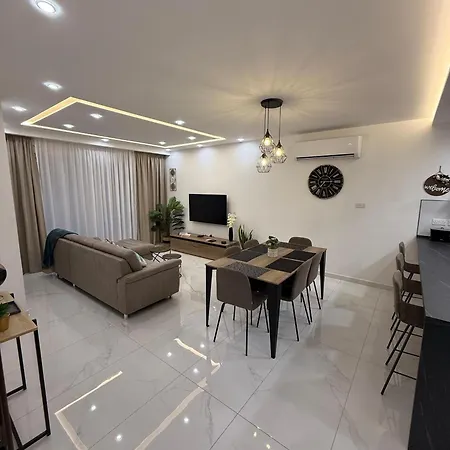 Comfortable With Garage And Outdoor Area, Sleeps 6, 10-minute Walk To The Lejlighed Marsaskala