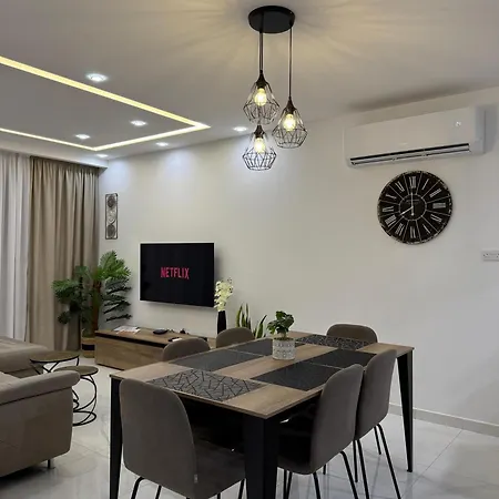 Lejlighed Comfortable With Garage And Outdoor Area, Sleeps 6, 10-minute Walk To The Marsaskala