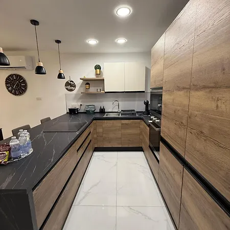 Comfortable With Garage And Outdoor Area, Sleeps 6, 10-minute Walk To The マルサスカーラ