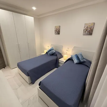 Lejlighed Comfortable With Garage And Outdoor Area, Sleeps 6, 10-minute Walk To The