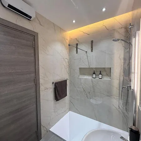 Comfortable With Garage And Outdoor Area, Sleeps 6, 10-minute Walk To The * マルサスカーラ