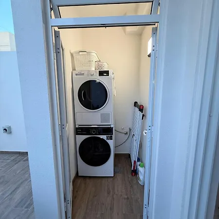 Comfortable With Garage And Outdoor Area, Sleeps 6, 10-minute Walk To The Marsaskala