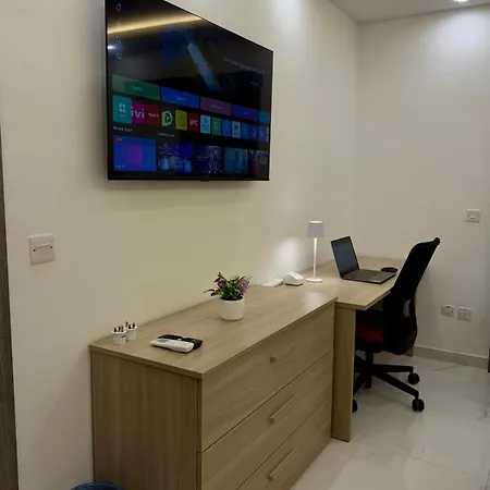 Comfortable With Garage And Outdoor Area, Sleeps 6, 10-minute Walk To The Lejlighed