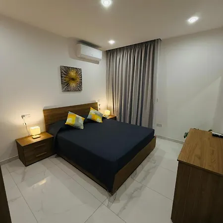 Comfortable With Garage And Outdoor Area, Sleeps 6, 10-minute Walk To The マルサスカーラ