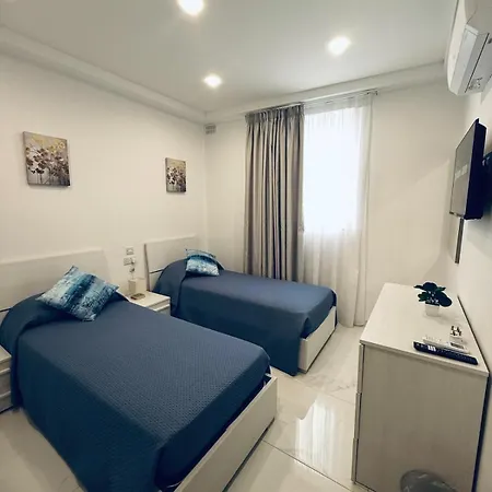 Comfortable With Garage And Outdoor Area, Sleeps 6, 10-minute Walk To The