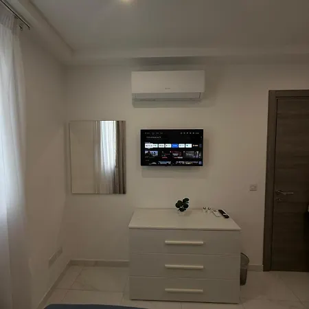 Lejlighed Comfortable With Garage And Outdoor Area, Sleeps 6, 10-minute Walk To The *