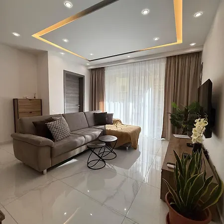 Family Home With Private Garage And Entertainment Area, Sleeps 6, 10-Minute Walk To The Beach Apartament *