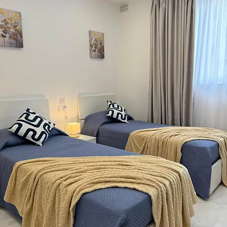 Family Home With Private Garage And Entertainment Area, Sleeps 6, 10-Minute Walk To The Beach * Marsaskala