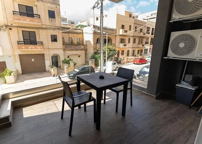 Family Home With Private Garage And Entertainment Area, Sleeps 6, 10-Minute Walk To The Beach Apartament *