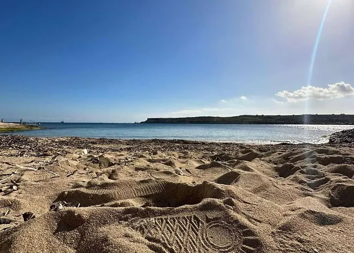 Family Home With Private Garage And Entertainment Area, Sleeps 6, 10-Minute Walk To The Beach Apartament