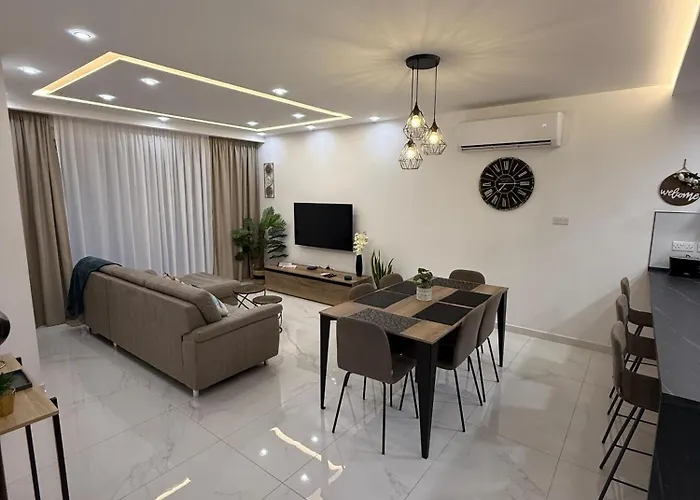 Family Home With Private Garage And Entertainment Area, Sleeps 6, 10-Minute Walk To The Beach Apartament Marsaskala