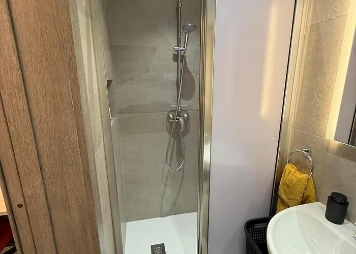 Family Home With Private Garage And Entertainment Area, Sleeps 6, 10-Minute Walk To The Beach * Marsaskala