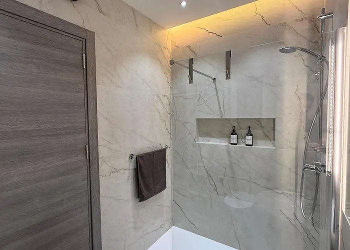 Family Home With Private Garage And Entertainment Area, Sleeps 6, 10-Minute Walk To The Beach * Marsaskala