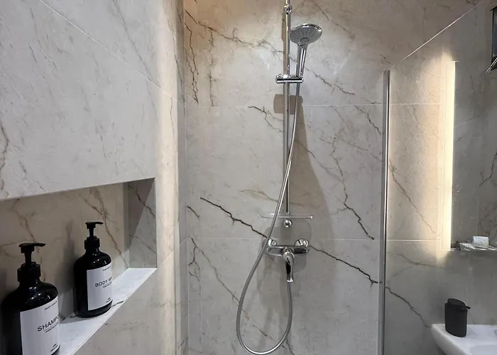 Family Home With Private Garage And Entertainment Area, Sleeps 6, 10-Minute Walk To The Beach * Marsaskala