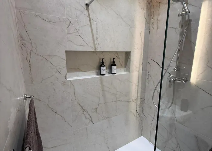 Family Home With Private Garage And Entertainment Area, Sleeps 6, 10-Minute Walk To The Beach Apartament *