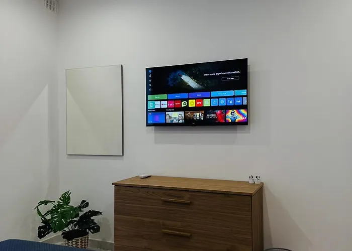 Family Home With Private Garage And Entertainment Area, Sleeps 6, 10-Minute Walk To The Beach Apartament *