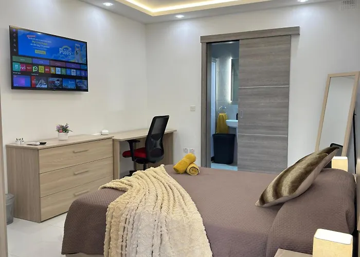 Apartament Family Home With Private Garage And Entertainment Area, Sleeps 6, 10-Minute Walk To The Beach