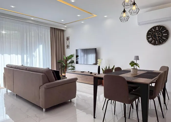 Family Home With Private Garage And Entertainment Area, Sleeps 6, 10-Minute Walk To The Beach * Marsaskala