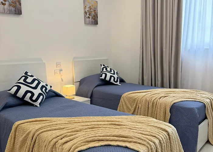 Family Home With Private Garage And Entertainment Area, Sleeps 6, 10-Minute Walk To The Beach * Marsaskala