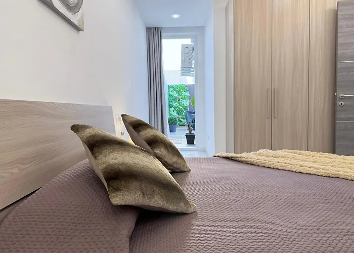 Apartament Family Home With Private Garage And Entertainment Area, Sleeps 6, 10-Minute Walk To The Beach Marsaskala