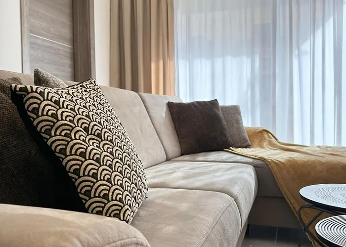 Apartament Family Home With Private Garage And Entertainment Area, Sleeps 6, 10-Minute Walk To The Beach