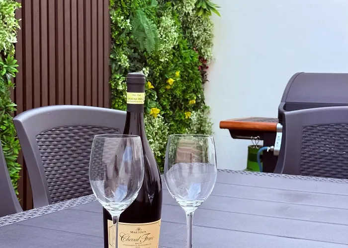 Apartament Family Home With Private Garage And Entertainment Area, Sleeps 6, 10-Minute Walk To The Beach *